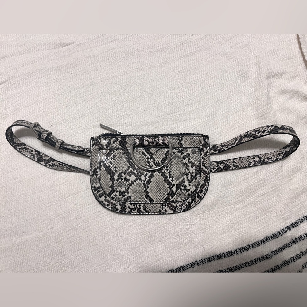 H&M snake print belt bag. Never worn.